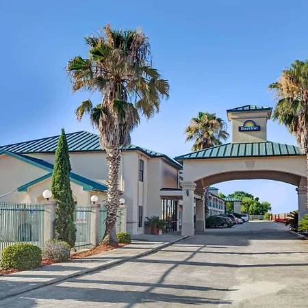 Days Inn & Suites By Wyndham Houston North - Spring Exterior photo