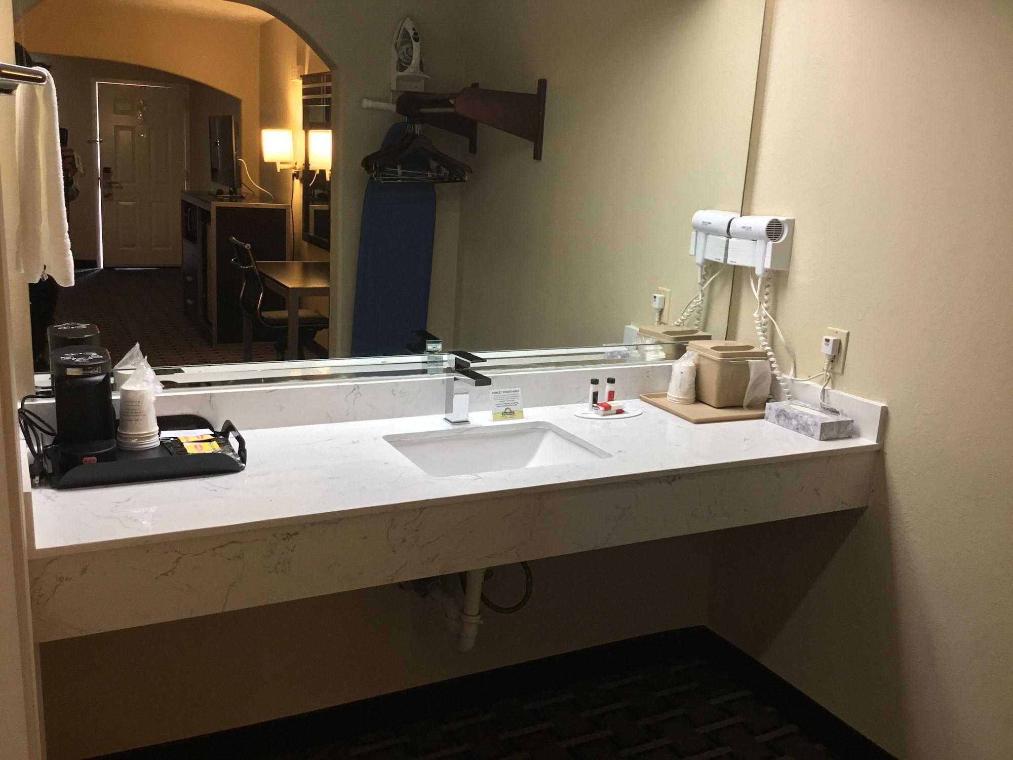 Days & By Wyndham Houston North - Hotel 2*