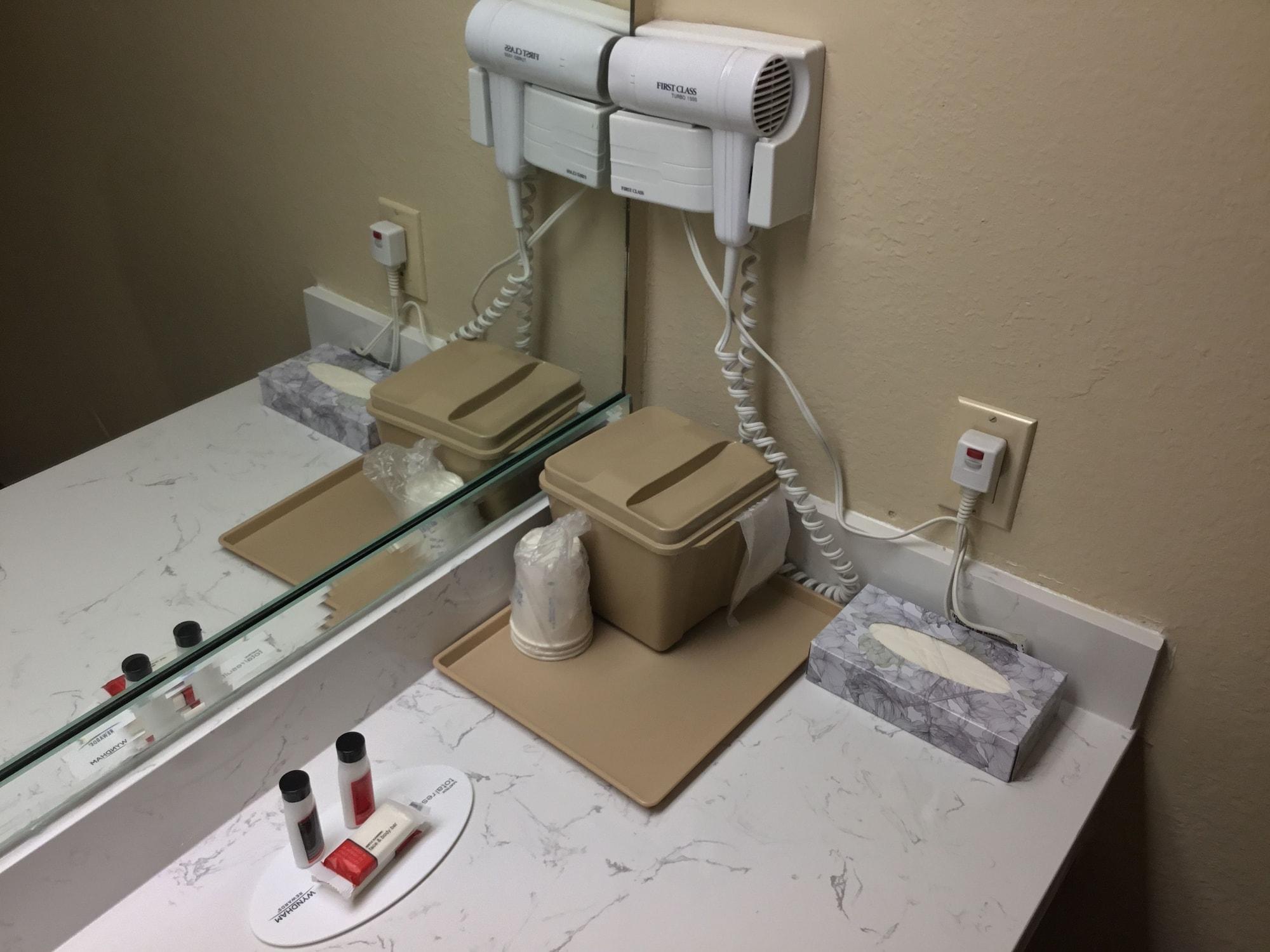 Hotel Days & By Wyndham Houston North - Spring
