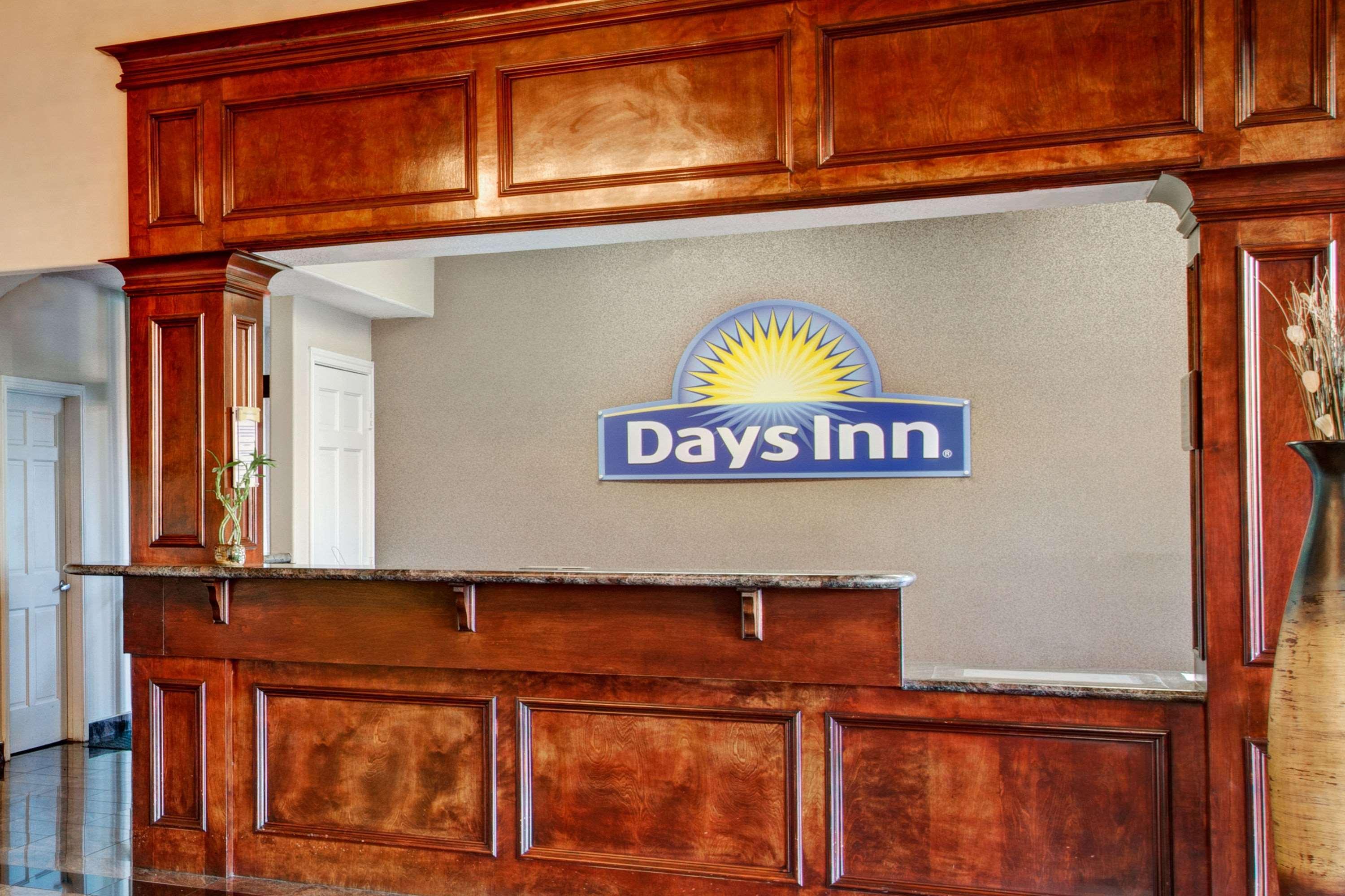 Days & By Wyndham Houston North - Hotel Spring