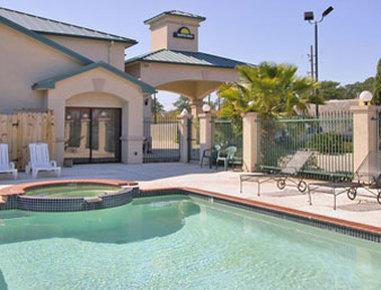 Days & By Wyndham Houston North - Hotel
