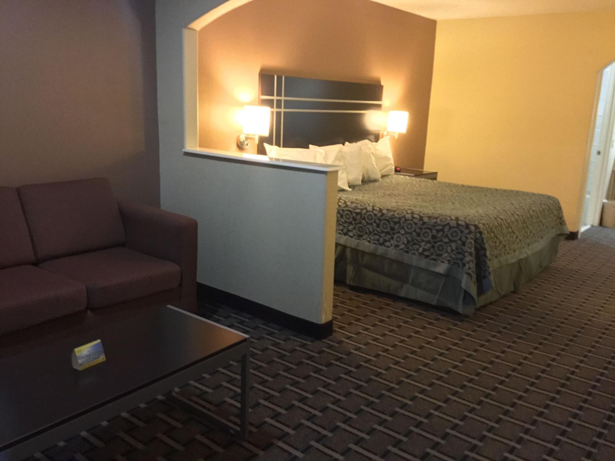 Days & By Wyndham Houston North - Hotel Spring