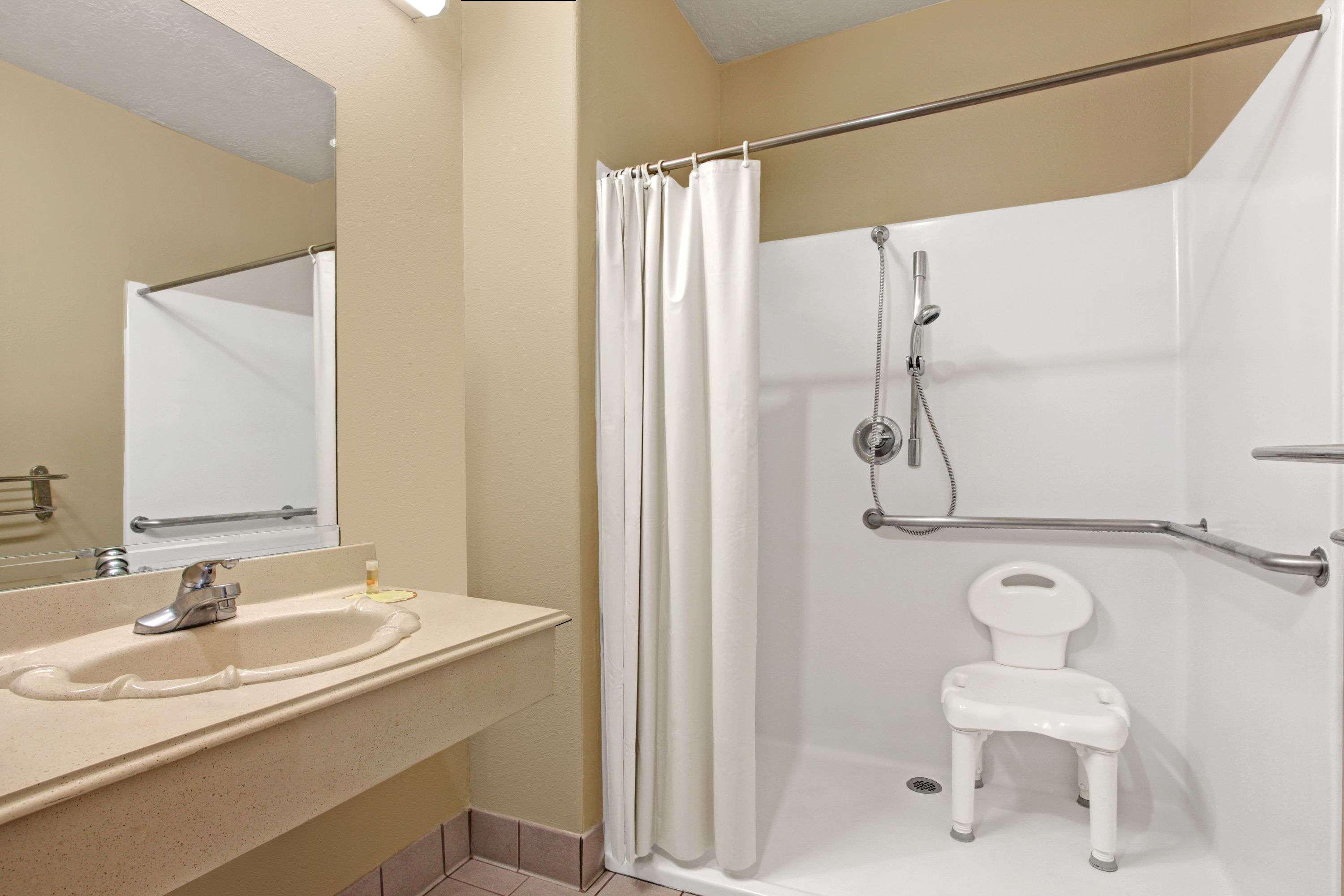 Days & By Wyndham Houston North - Hotel Spring