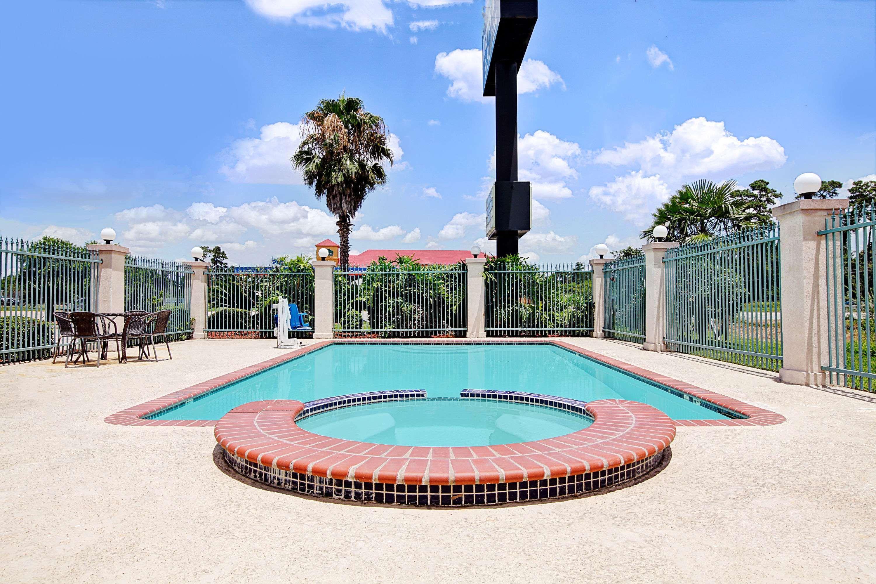 Days & By Wyndham Houston North - 2*